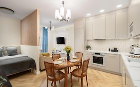 Quiet Apartment On The Main Square, 2 Bathrooms